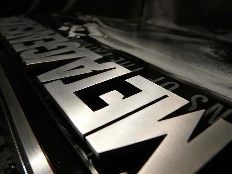 Illustration for article titled Custom Metal Gear Solid 4 PS3 Is Full Of Awesome Substance